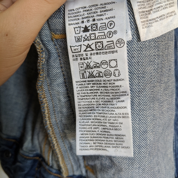 One of a Kind Levi's Cropped Trucker Jacket, XS - Picture 5 of 8